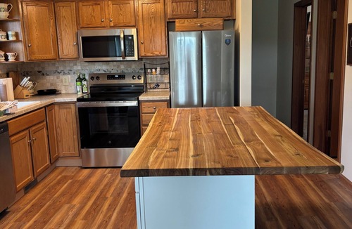 Bellaire House | Golf course home minutes from downtown Bellaire and Shorts; Sleeps 10