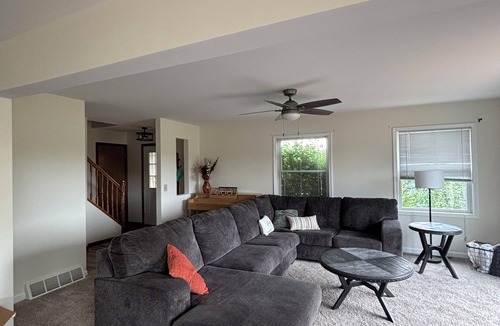 Bellaire House | Golf course home minutes from downtown Bellaire and Shorts; Sleeps 10