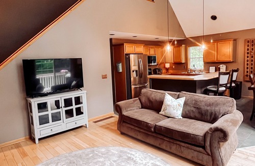 Bellaire House | Golf & Ski Oasis - short drive to Torch Lake.