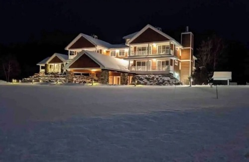 Bellaire House | Golf & Ski Oasis - short drive to Torch Lake.
