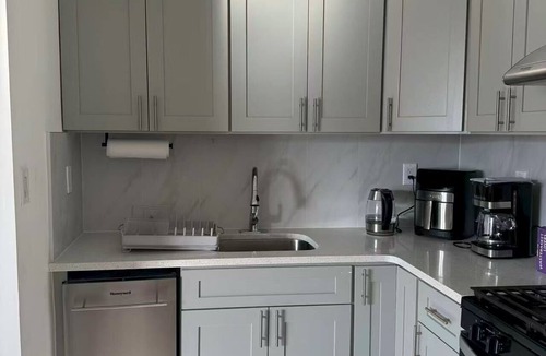 East Flushing Apartment | Gorgeous 3-bedroom apartment with AC in vibrant Flushing
