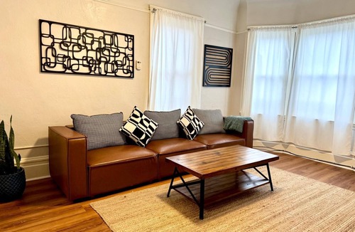 Uptown Oakland Apartment | GORGEOUS 3 BEDROOM IN DOWNTOWN