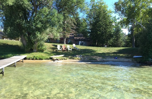 Alden House | Gorgeous 3 bedroom waterfront home on South Torch Lake