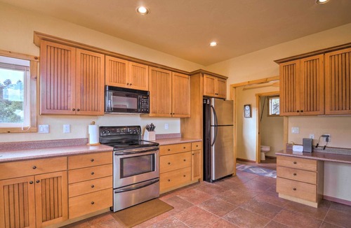 Long Valley Junction Cottage | Gorgeous Alton Cabin w/Deck + Mountain Views