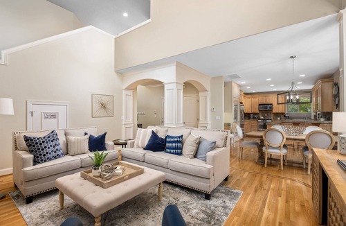 Bull Mountain House | Gorgeous and Comfortable, Pet Friendly, Huge Deck, Ping Pong, Game Room /w Consoles, Open Layout