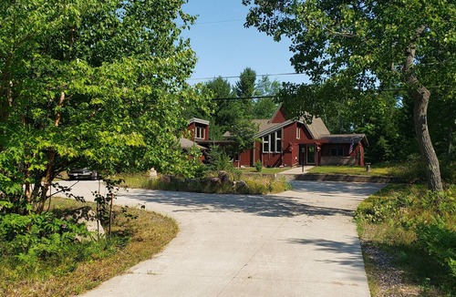 Upper Peninsula Michigan House | Gorgeous and Private Lakefront Home