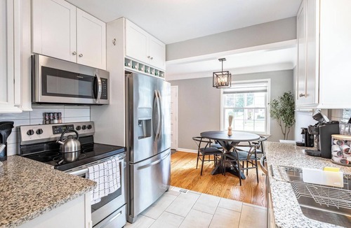 Berkley House | Gorgeous Berkley 4BR/2.5BA Home w/Loft Suite