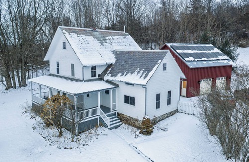 Middlebury - Warren House | Gorgeous farmhouse 10 mins from Middlebury! Ft outdoor shower, wraparound porch