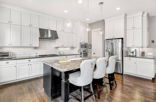 Wilsonville House | Gorgeous Home with River Access, Outdoor living, Hot Tub & Close to Wine Country