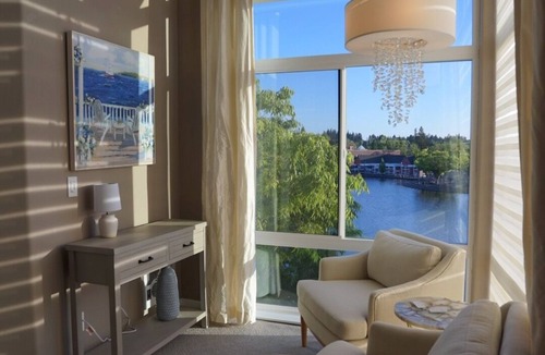 Sherwood - Tualatin South House | Gorgeous Lake Front Home, Central Location