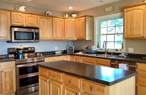 North Hero House | Gorgeous lakefront Carry Bay Getaway