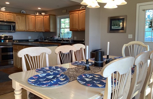 North Hero House | Gorgeous lakefront Carry Bay Getaway