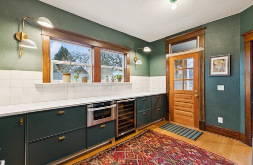 Mississippi District House | Gorgeous private home! Central Air 4 beds, hot tub, patio, designer furnishings