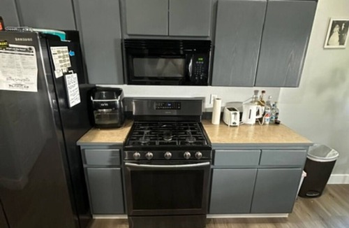 Mill Plain House | Gorgeous single story 3-bedroom house with AC in vibrant Vancouver