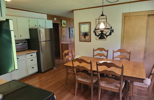 Arbor Vitae Cabin | Gorgeous & spacious on main snowmobiling trail-Class A fishing, wood fireplace!
