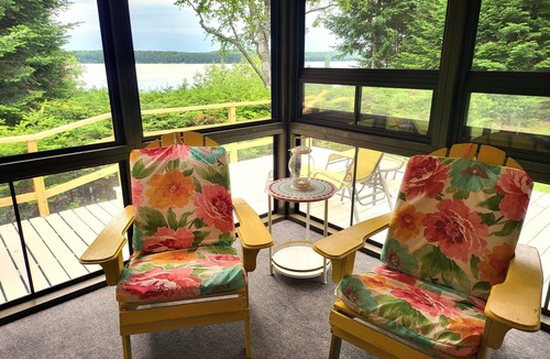 Arbor Vitae Cabin | Gorgeous & spacious on main snowmobiling trail-Class A fishing, wood fireplace!
