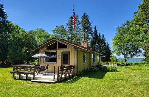 Arbor Vitae Cabin | Gorgeous & spacious on main snowmobiling trail-Class A fishing, wood fireplace!