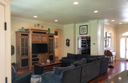 Central Oregon House | Gorgeous upscale home with hot tub & lovely garden.