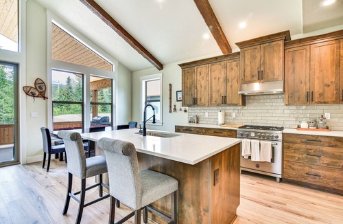 Government Camp Cabin | Government Camp Vacation Rental w/Private Hot Tub