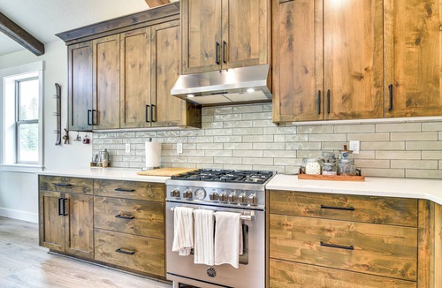 Government Camp Cabin | Government Camp Vacation Rental w/Private Hot Tub
