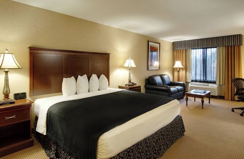 Tigard Hotel | Grand Hotel at Bridgeport