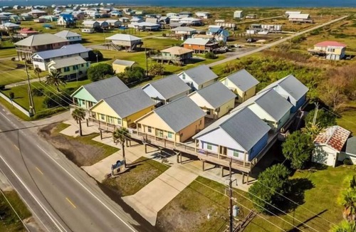 Grand Isle House | Grand Isle 2 bedrooms + loft Detached Condo F; Easy beach access pet friendly