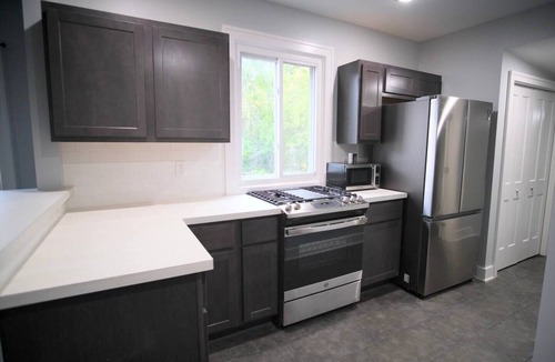 Creston Heights Apartment | Grand Rapid's 2bedroom apartment, just a quick 3-min drive to DeVos Perform Hall