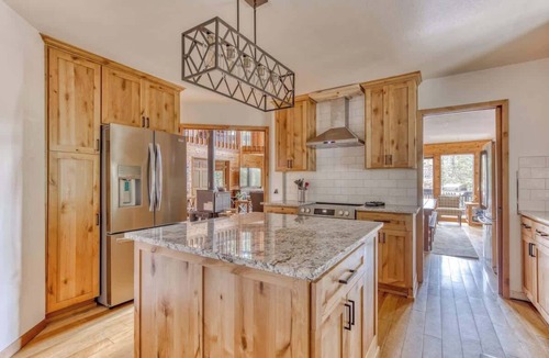 Government Camp Ski Chalet | Great Blue Lodge - Scenic escape | Hot tub & sauna