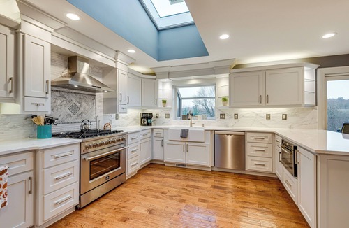 Springfield House | Great for Groups: Home 3 Mi to Dtwn Springfield!