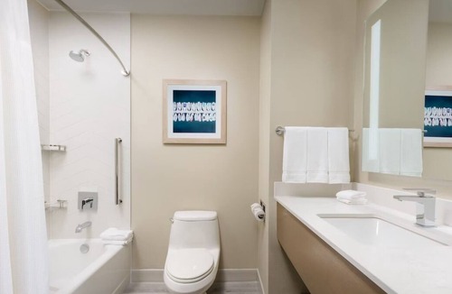 Marathon House | Great Location! 3 Comfortable Units, Free Breakfast, On-Site Bar and Restaurant