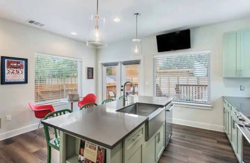 South Lamar House | Great Location - Downtown, SOCO - SEC Football Miss State & Arkansas Available