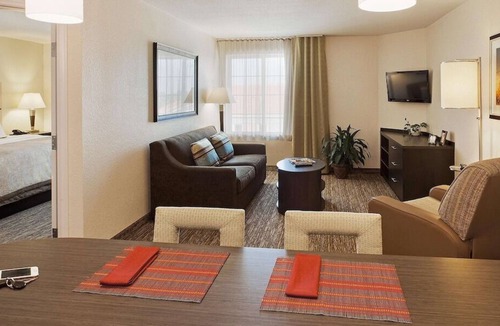 Southfield House | Great Relaxing Overnight Stay! 4 Spacious Rooms w/ Kitchen! Free Parking