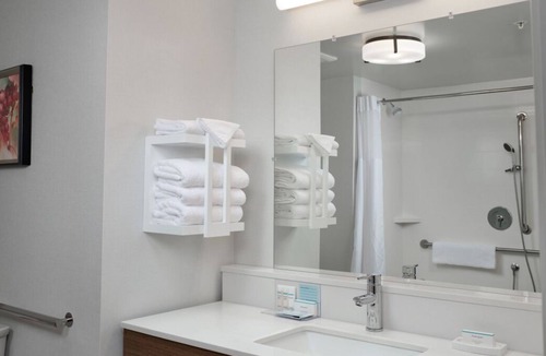 Tigard House | Great Relaxing Overnight Stay! 2 Family-friendly Units, Pool, Free Parking