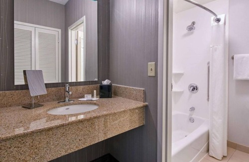 Eden Prairie Hotel | Great Value, Quality Stay! Pets Allowed with Fee, Indoor Swimming Pool!