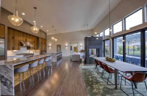 McMinnville House | Green Acres - Serene Luxury Wine Country Retreat