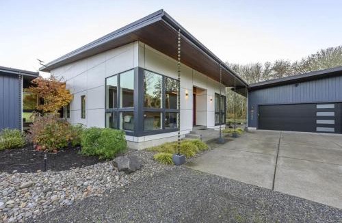 McMinnville House | Green Acres - Serene Luxury Wine Country Retreat