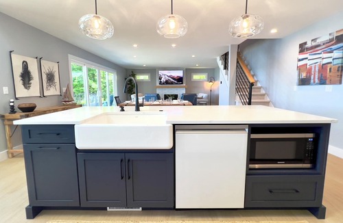 Interlochen House | Green Lake Getaway Lakefront Hot Tub Kayak SUP