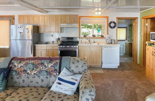 Park Falls Cabin | Green Tree Getaway on Blockhouse Lake
