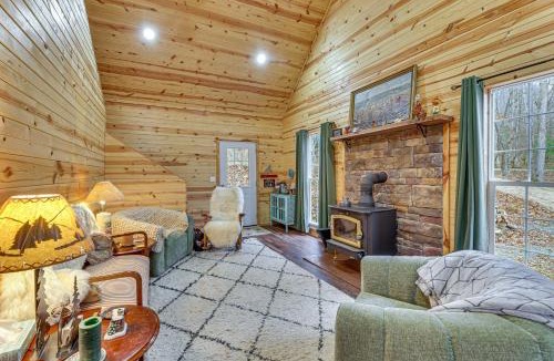 Marlinton House | Greenbrier River On-Site! Modern-Rustic Log Cabin