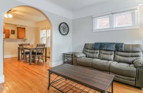 Grosse Pointe House | ★Grosse Pointe Retreat★ ★Downtown Detroit Close★