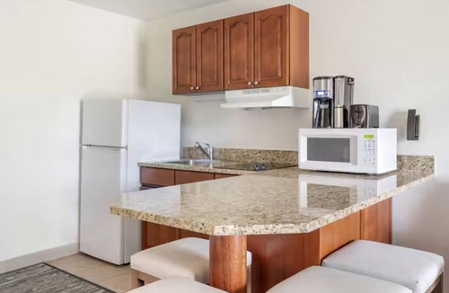 Mishawaka Hotel | Group-Friendly Bedroom Unit Ideal for Exploring Michigan City Area Beaches