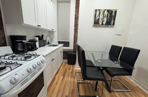Hell's Kitchen Apartment | Group-Friendly Duplex Near Broadway, Walk to Times Square