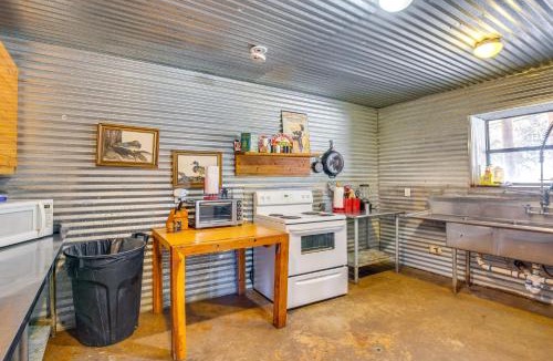 Quinlan House | Group Getaway! Multi-Level Lodge on Lake Tawakoni
