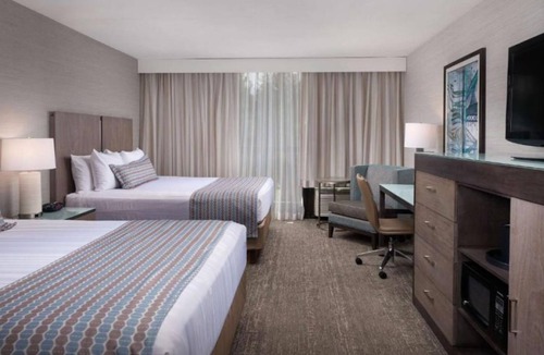 Newport House | Group Vacay! Two Modern Units, Indoor Pool, Hot Tub, Beach!