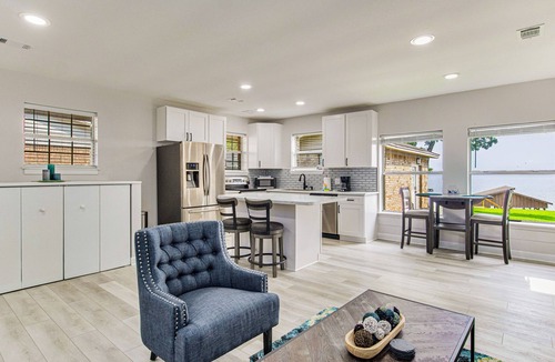 Gulf Breeze House | Gulf Breeze Bayfront Bungalow - Dock - Pet-Friendly - Near Pensacola Beach