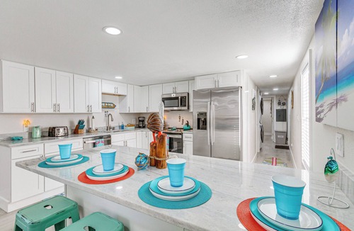 Gulf Breeze Cottage | Gulf Breeze Home w/Deck: Walk to Public Boat Ramp