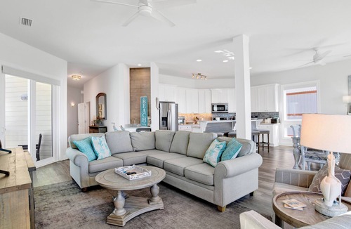 Southpointe House | Gulf Front | Community Pool | Elevator