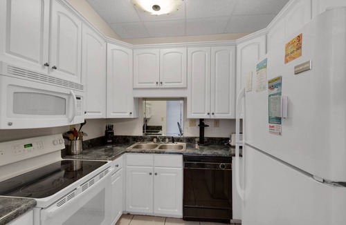 Pensacola Beach Condo | 🌴Gulf front-Gulf Views-Balcony-2BR Sans Souci 401🌴