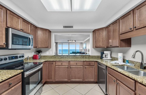 Holiday Isle Condo | 🌅 Gulf-View Condo | Seasonal Beach Service Included | Shoreline 3092