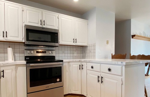 Shelbyville House | Gun lake 4 Bed 2.5 Bath Home w/2 car garage, kayaks, paddleboards, free Wi-Fi